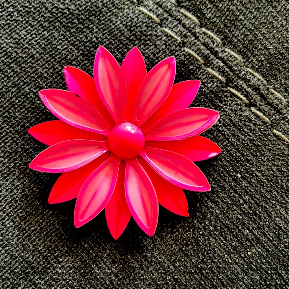 Vintage Pretty Pink Brooch